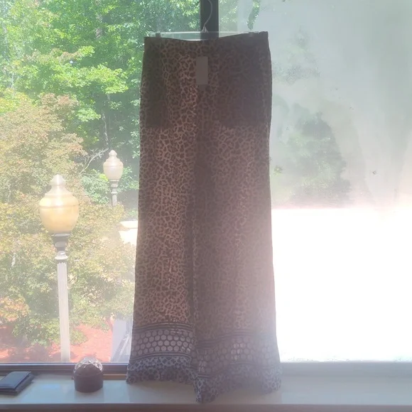 Wide Leg Resort Style Pants - Picture 4 of 4